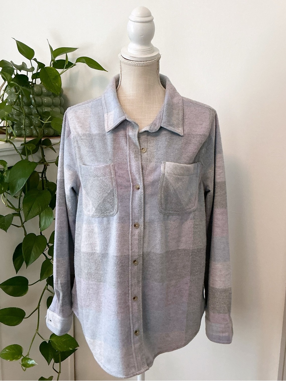 beachlunchlounge | Pastel Gray, Blue, Purple, White Fleece Plaid Shacket size M
